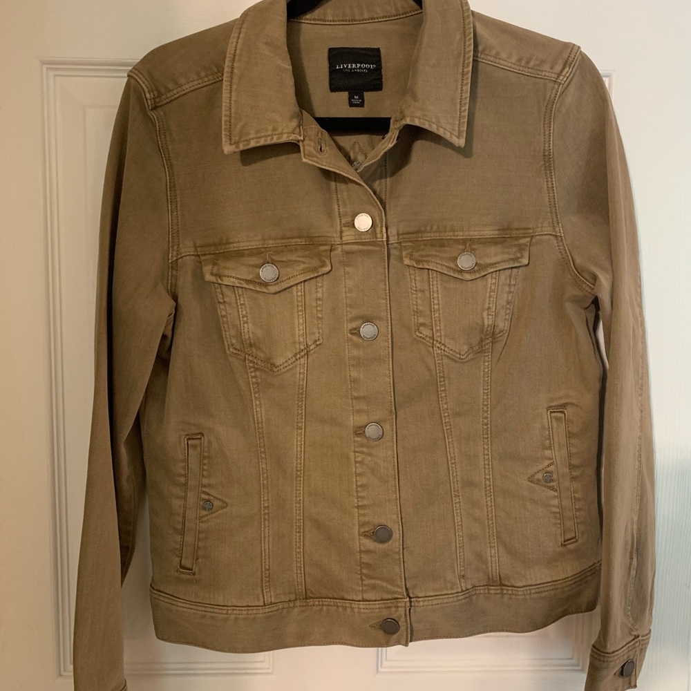 Light weight casual jacket